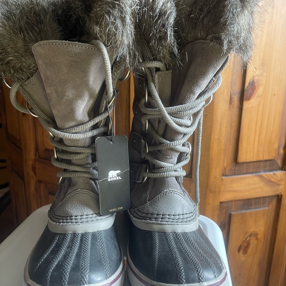 Sorel Charcoal and Black Fur-Lined Boots